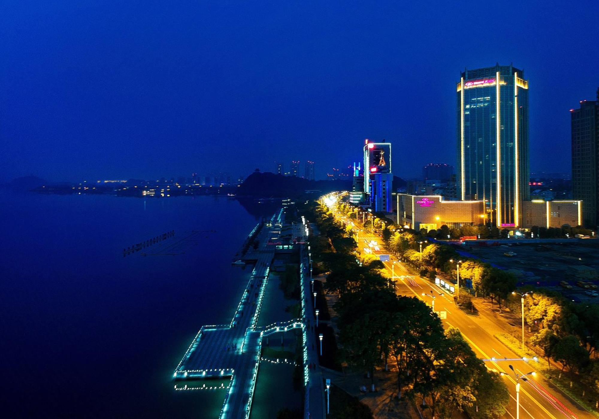 Crowne Plaza Zhenjiang By Ihg Zhenjiang (Jiangsu) Exterior foto